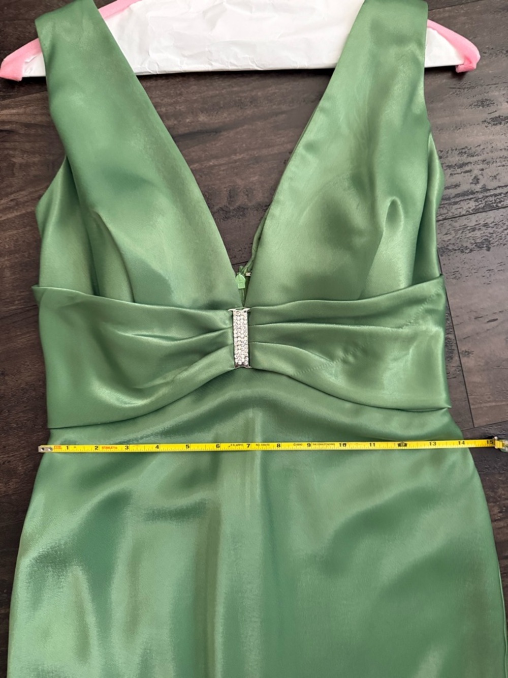 Peridot Green Satin Maxi Dress Deep V Ruched Formal Prom Wedding Guest - Picture 8 of 9